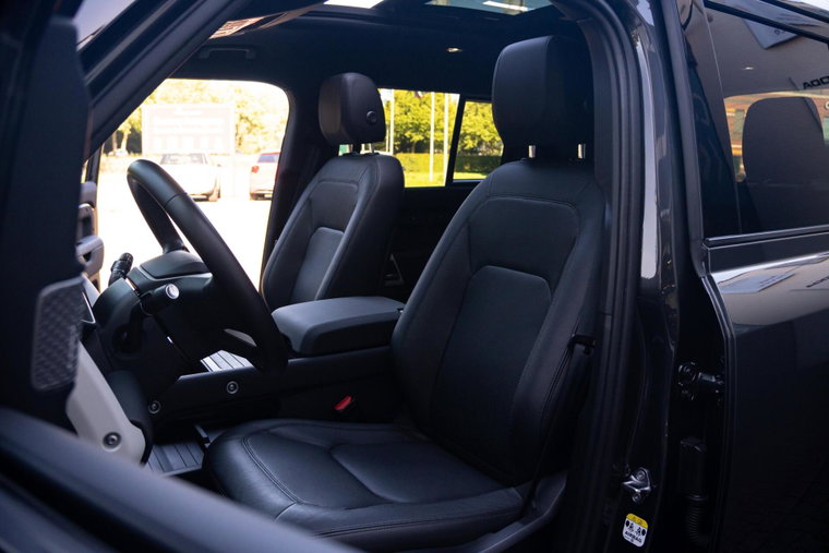 Vehicle Image 6