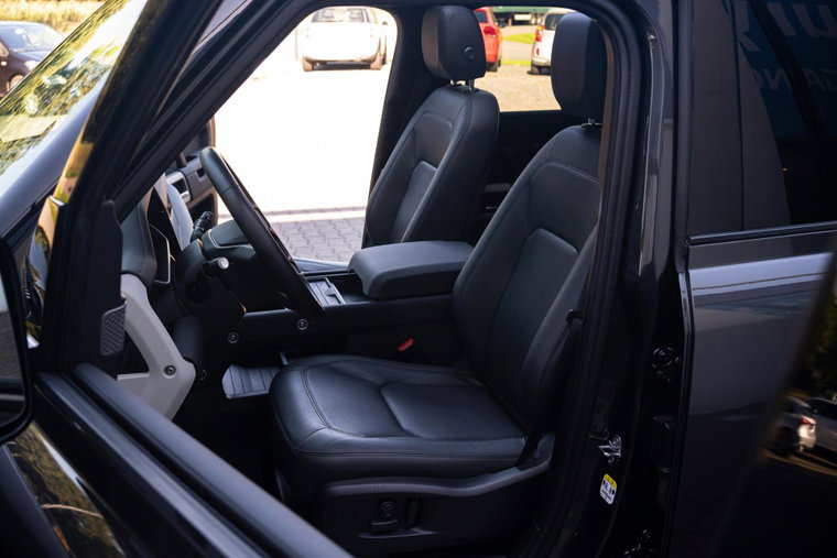 Vehicle Image 9