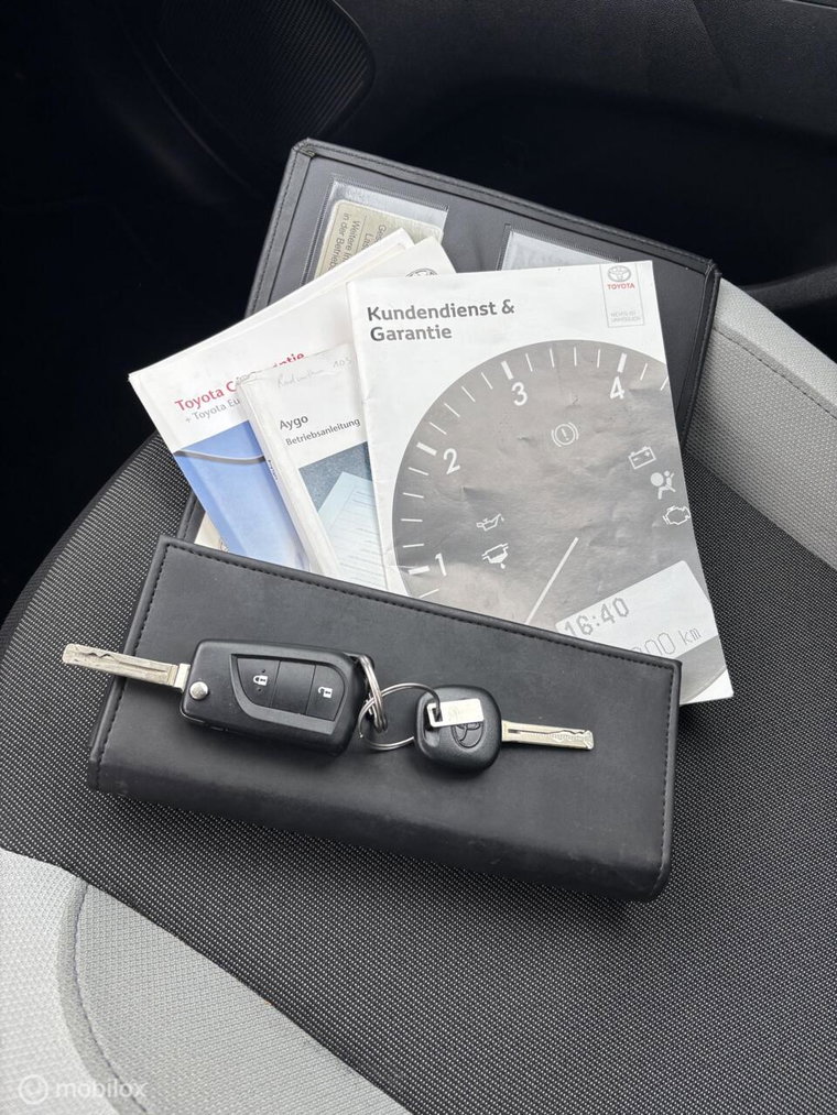 Vehicle Image 15
