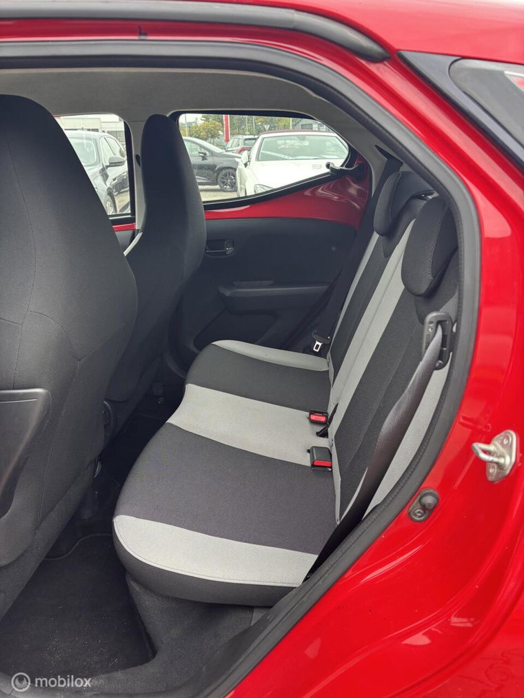 Vehicle Image 16
