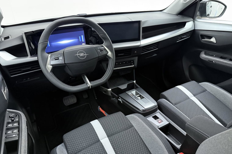 Vehicle Image 19