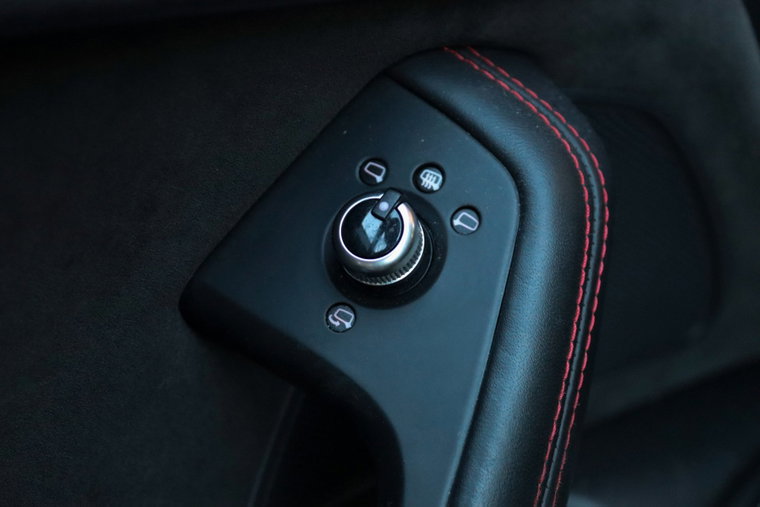 Vehicle Image 32