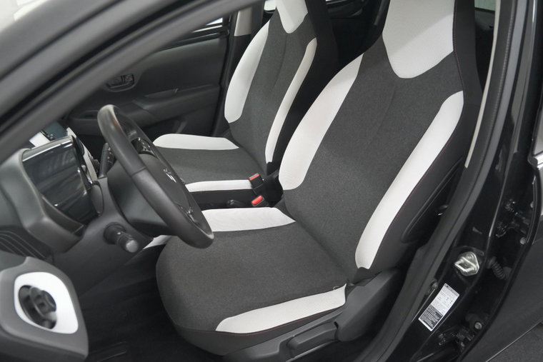 Vehicle Image 16