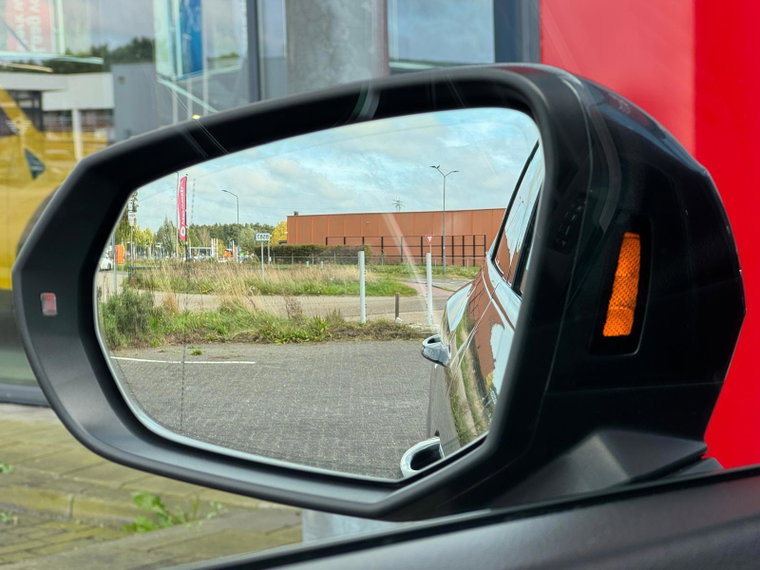 Vehicle Image 32
