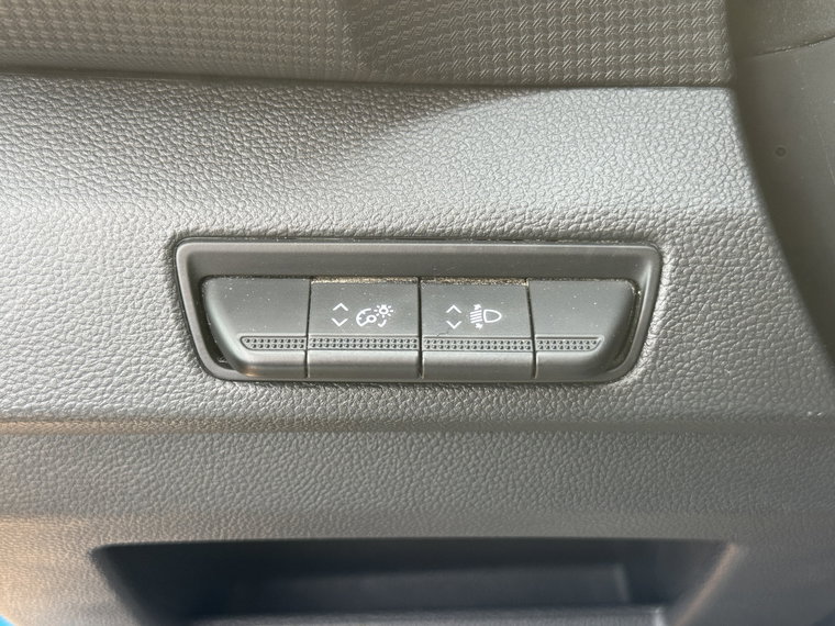Vehicle Image 28