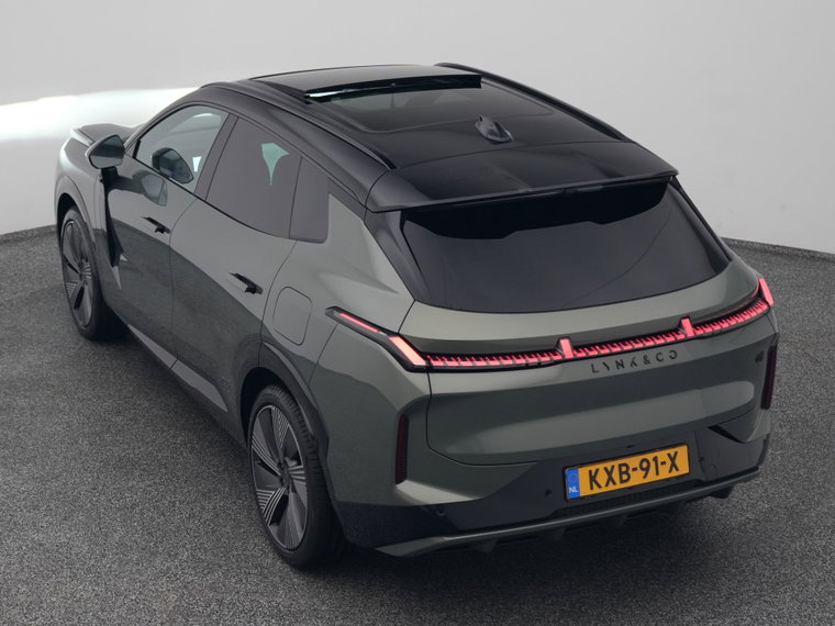 Vehicle Image 25