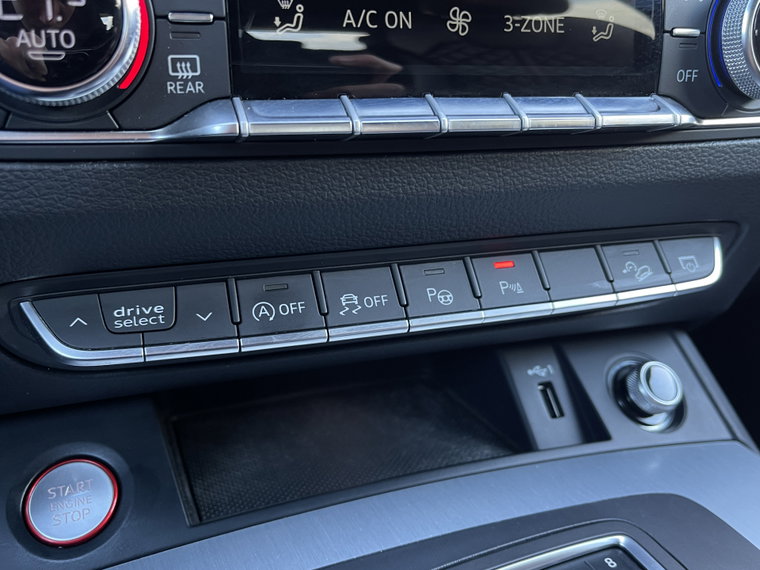 Vehicle Image 26