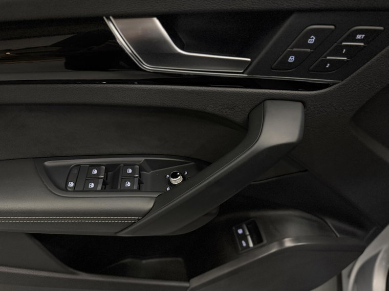 Vehicle Image 48