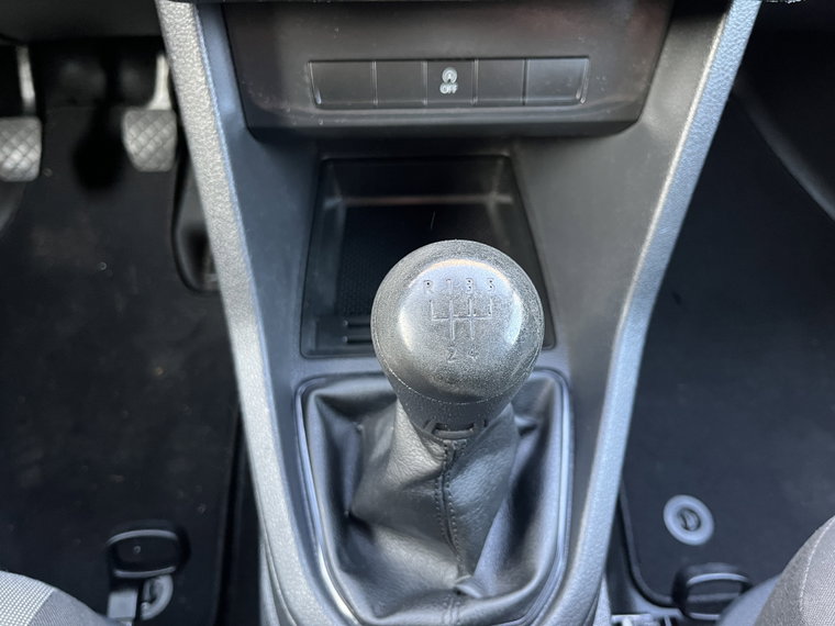 Vehicle Image 32