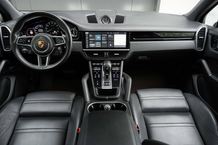 Vehicle Image 12