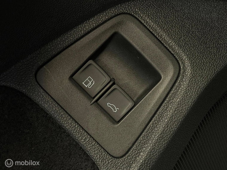 Vehicle Image 43