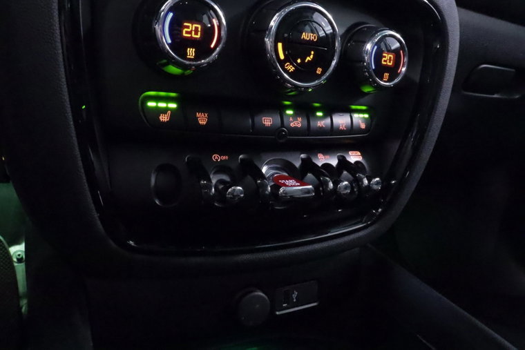 Vehicle Image 24