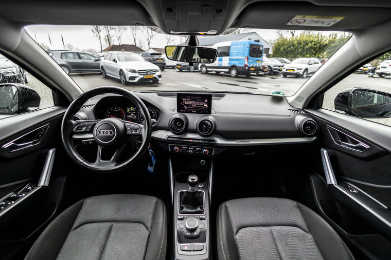 Vehicle Image 6