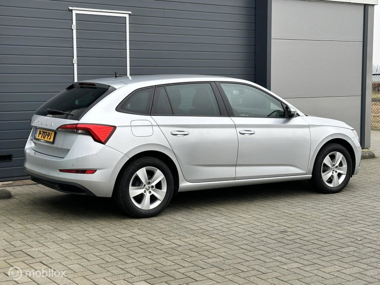 Vehicle Image 25