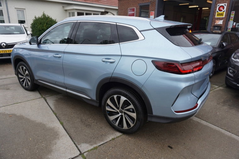 Vehicle Image 6