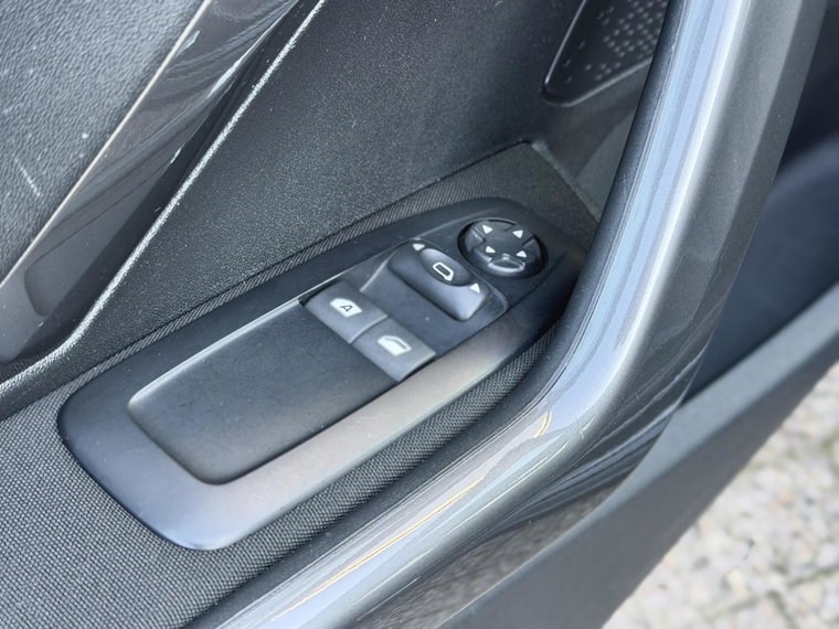 Vehicle Image 27