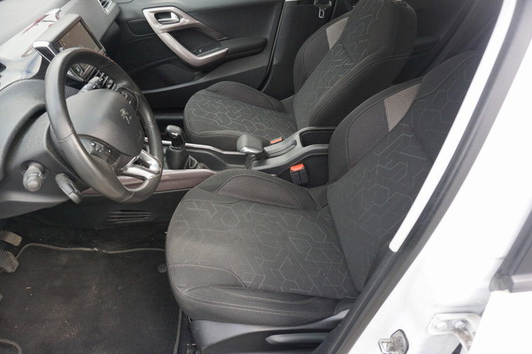 Vehicle Image 12