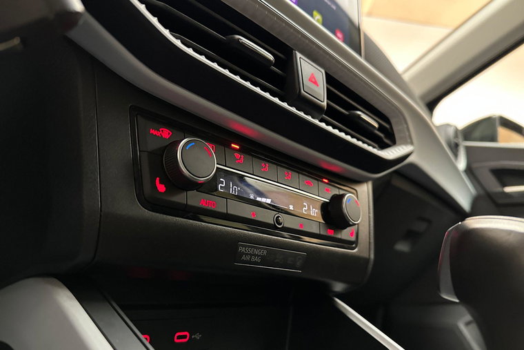 Vehicle Image 25