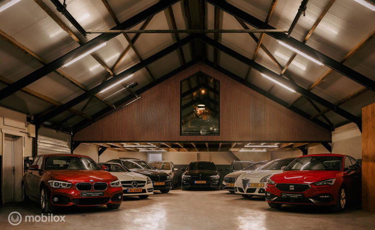 Vehicle Image 8