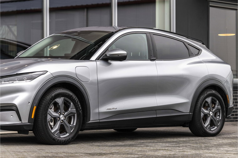 Vehicle Image 15