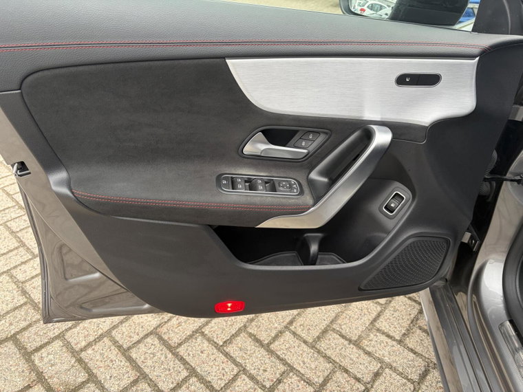 Vehicle Image 34
