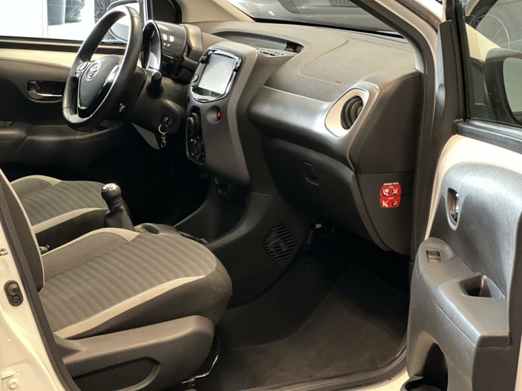 Vehicle Image 21