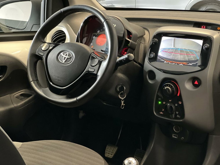 Vehicle Image 7