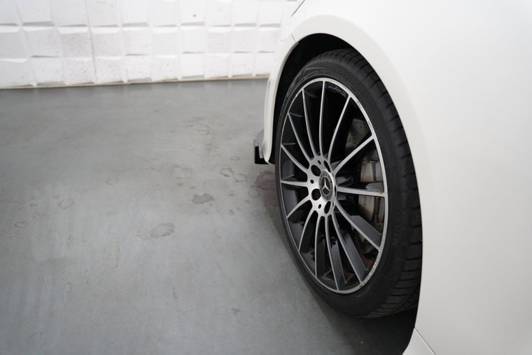 Vehicle Image 32
