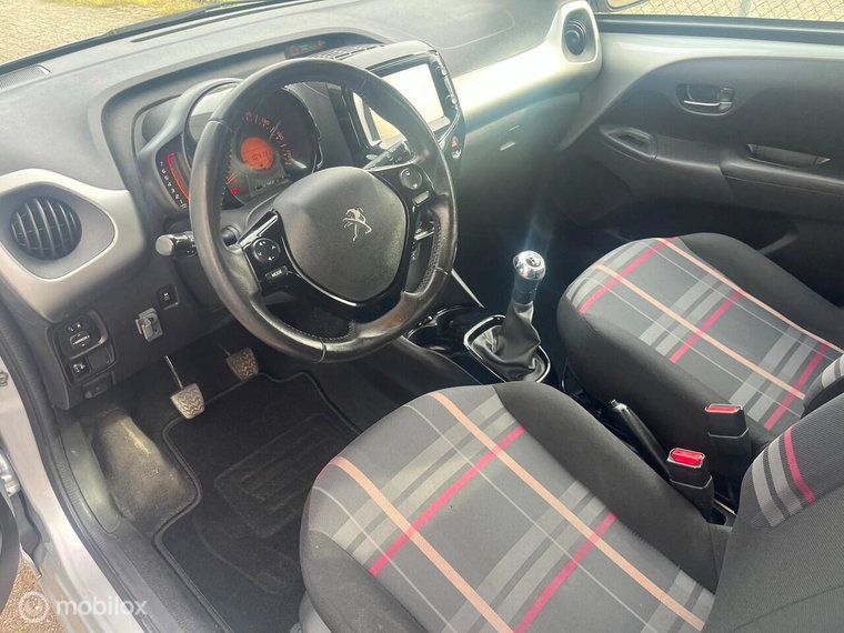 Vehicle Image 12