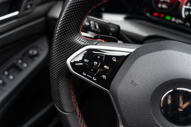 Vehicle Image 32