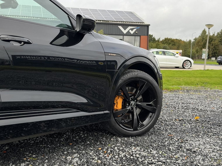 Vehicle Image 28