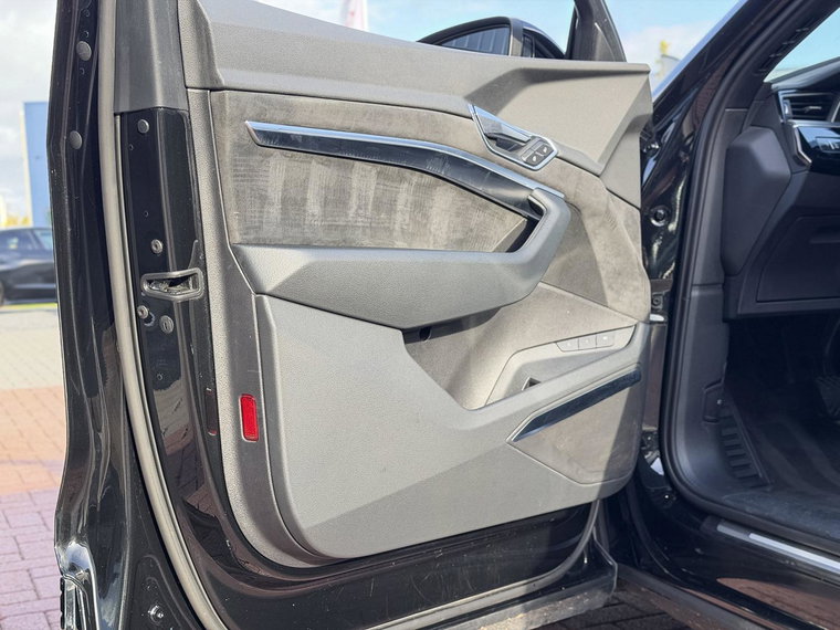 Vehicle Image 33