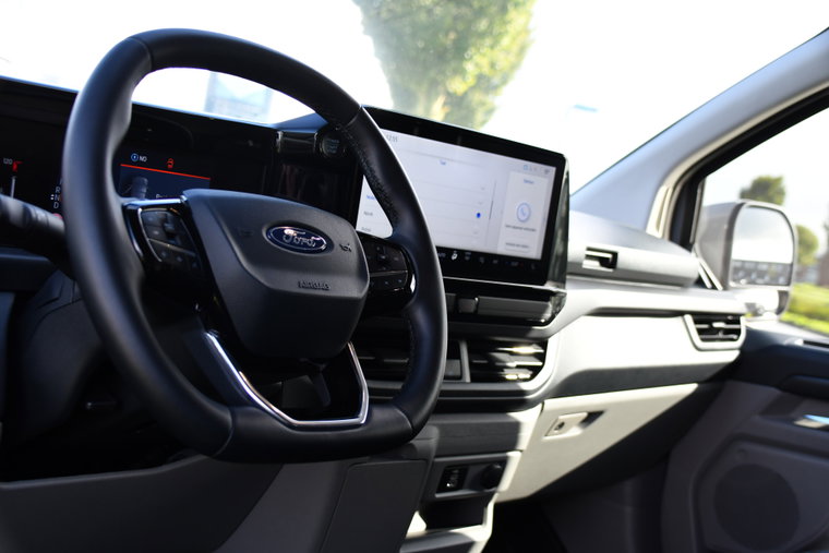 Vehicle Image 12