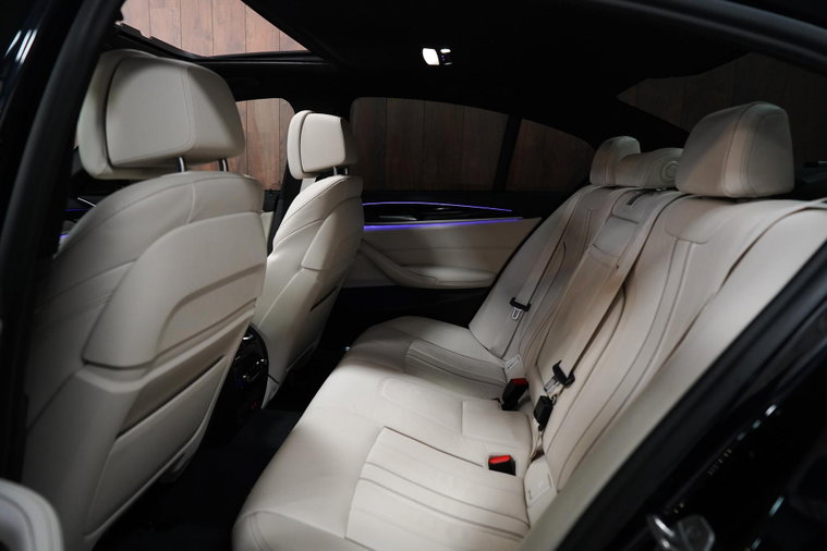 Vehicle Image 32