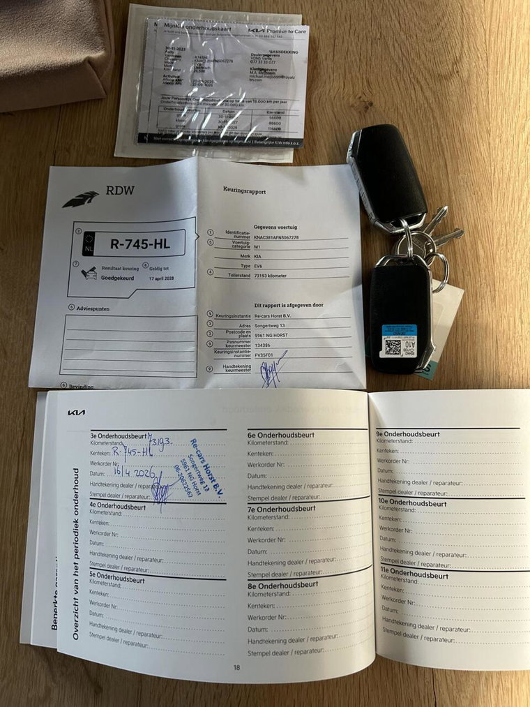 Vehicle Image 25