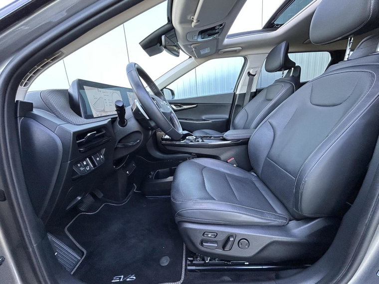 Vehicle Image 30