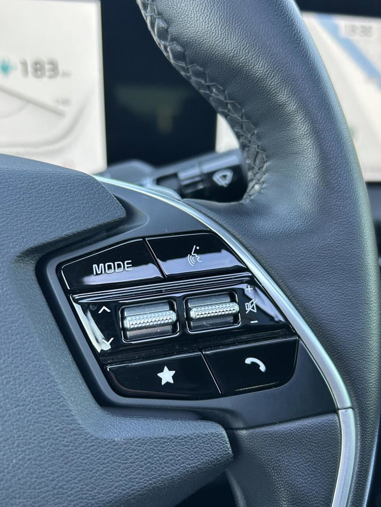 Vehicle Image 33