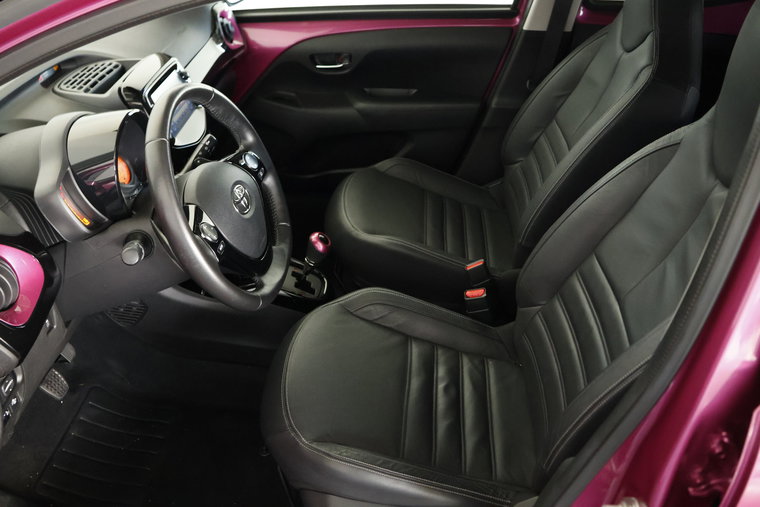 Vehicle Image 6