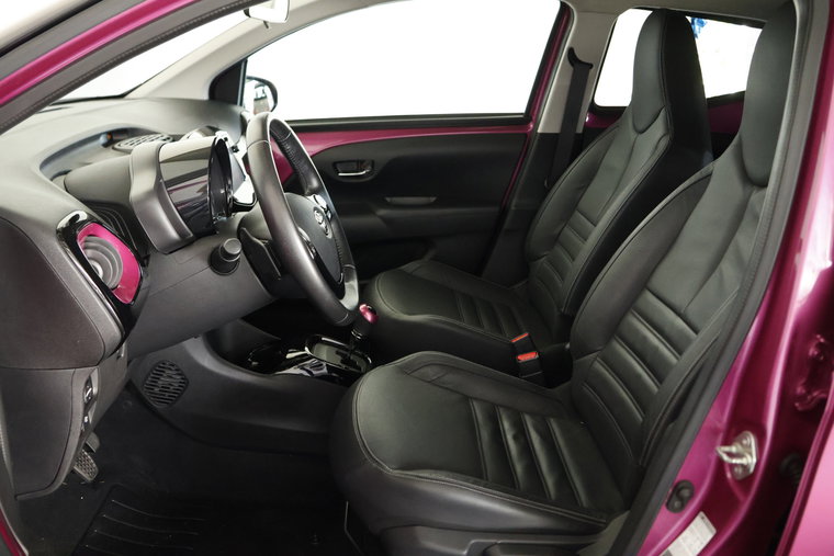 Vehicle Image 10