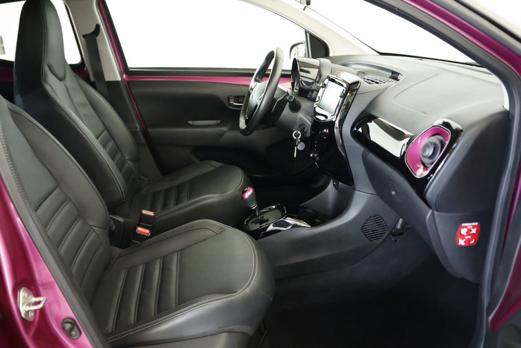 Vehicle Image 11