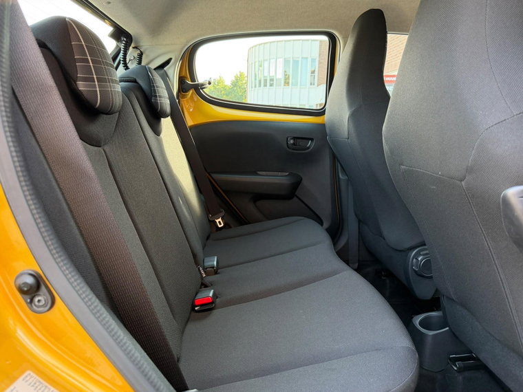 Vehicle Image 21