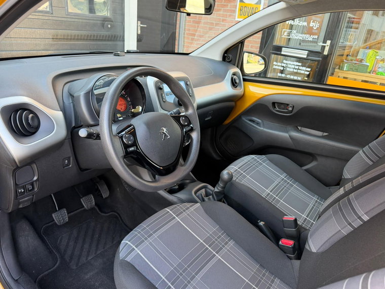 Vehicle Image 23