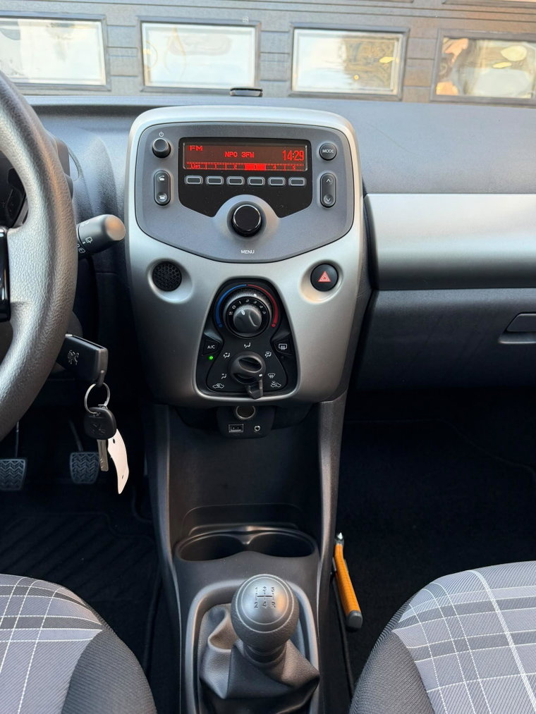 Vehicle Image 28