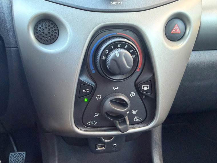 Vehicle Image 30