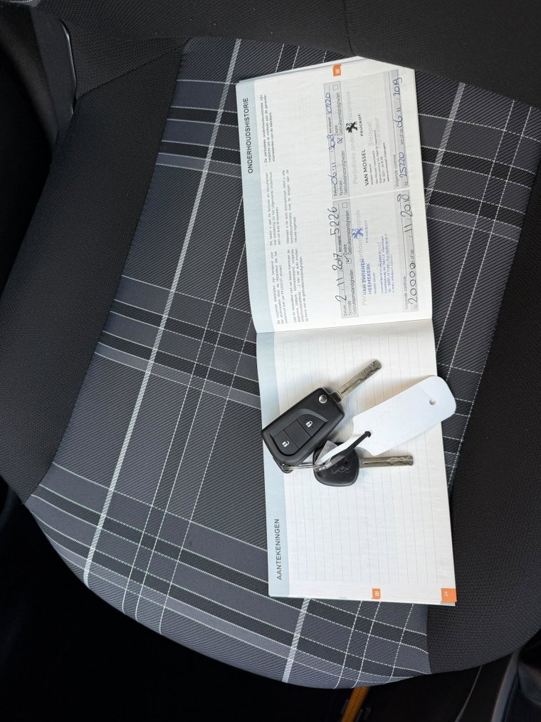 Vehicle Image 36