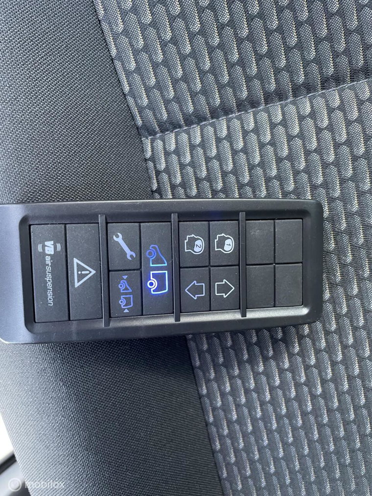 Vehicle Image 28
