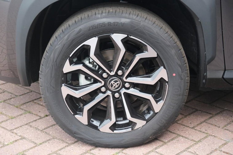 Vehicle Image 25