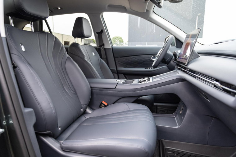 Vehicle Image 4