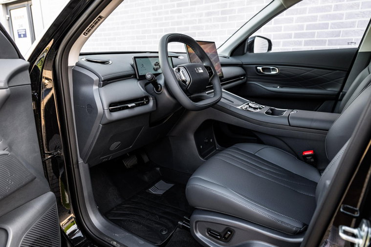 Vehicle Image 16