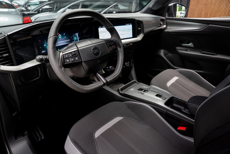 Vehicle Image 13